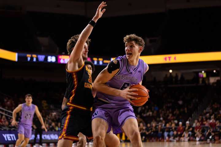 Washington rallies from 18-point deficit to beat No. 24 USC 84