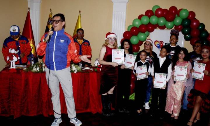 Gobierno de Carabobo entregó regalos de Navidad a niños de diferentes comunidades de Valencia