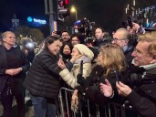 María Corina Machado llegó a Oslo y salió a la calle a saludar a los venezolanos que la esperaban