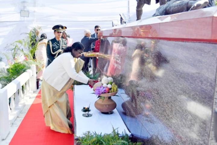 President Murmu Pays Floral Tributes At Nupi Lal Memorial In Imphal