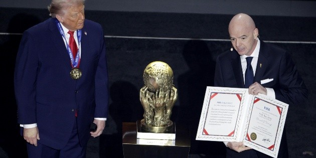 Donald Trump recibe el primer Premio FIFA de la Paz