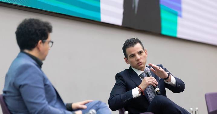 Llama Miguel Ángel Flores a Waldo Fernández a entrarle al tema del Paquete presupuestal