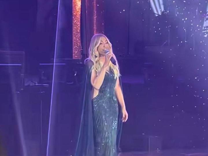 Yuri emociona a novios con show sorpresa en boda regiomontana