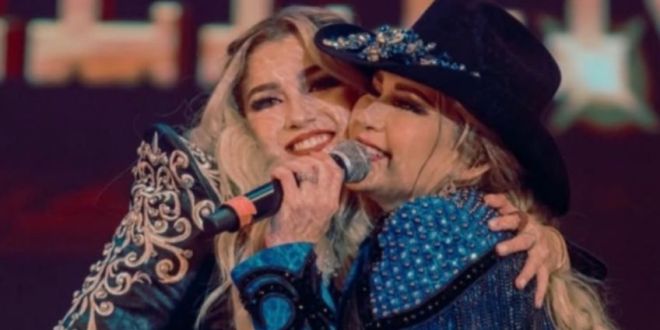 ¿Fracturada la relación entre Melanie Carmona y su mamá?