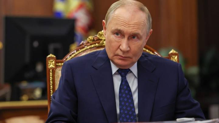 Putin llama a Maduro para reafirmarle su apoyo ante la creciente presión de EE UU