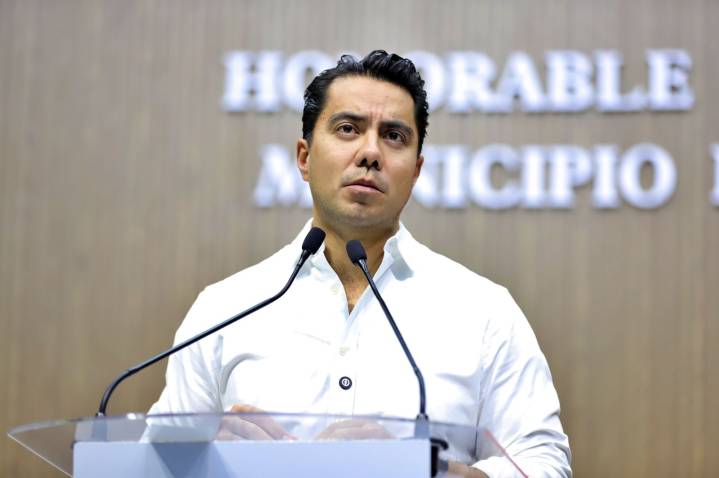 Llama Felifer Macías a federación a resolver bloqueos