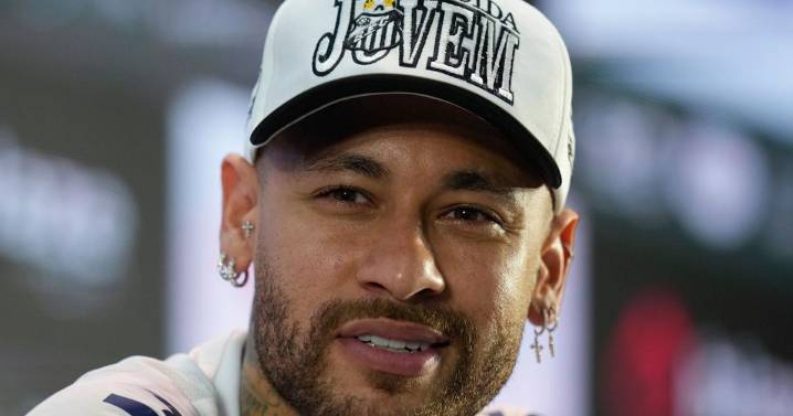 Neymar helps Santos avoid relegation, says he will have knee surgery