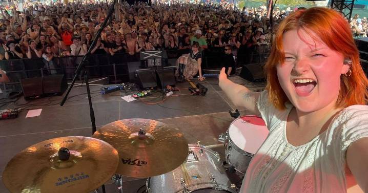 Drummer wants £6k to reduce 34G boobs which 'bounce around' when she plays