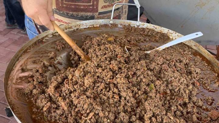 Thousands of Partiers Show Up to Mennonite Man's "Hot New Disco"