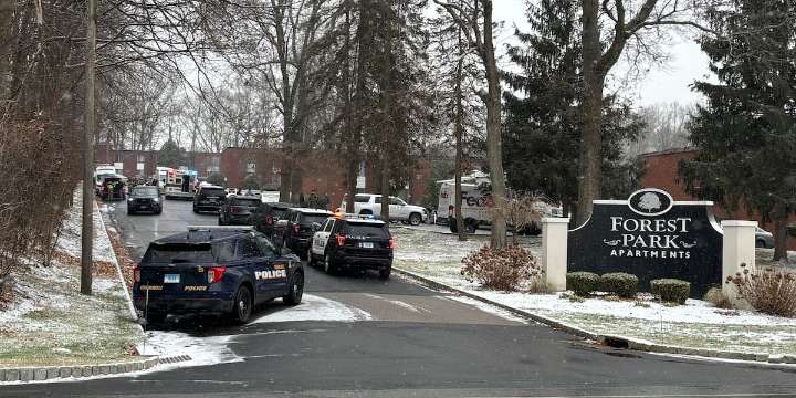 Barricaded suspect at Rocky Hill apartment complex leads to evacuation