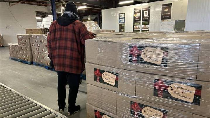 Holiday basket distribution aims to meet growing food insecurity in Montreal, Moisson Montréal says