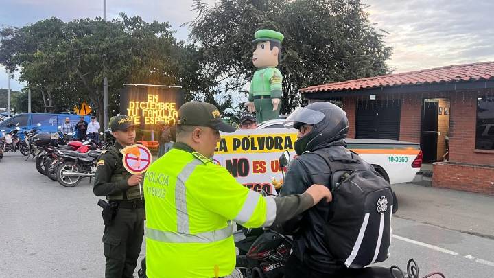 Policía refuerza con 230 agentes la estrategia ‘Corredores Seguros’ para el fin de semana de velitas; ¿en qué consiste?