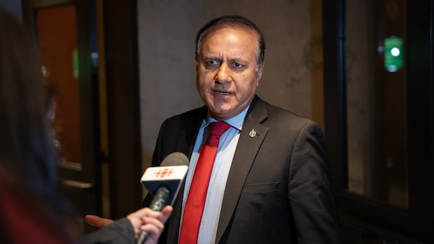 As return-to-office rumours swirl, federal unions demand answers