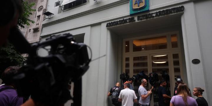 Los comunicados de Racing y otros tres clubes allanados por la causa Sur Finanzas