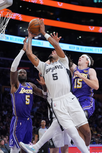 Stephon Castle anota 30 y lleva a Spurs a semifinales de Copa NBA con victoria 132