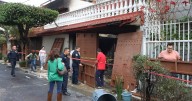 Explota casa en Lindavista tras maniobras de una pipa de gas Lp; hay dos personas heridas