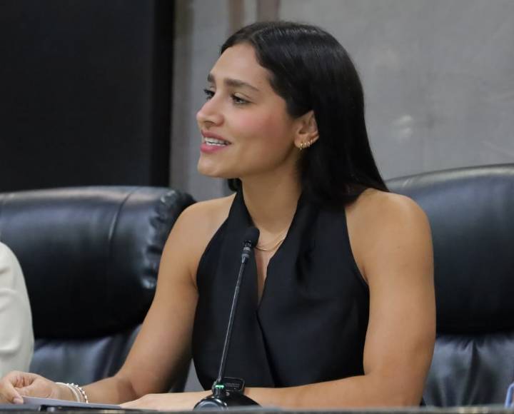 Defiende Bienestar las ColiBecas y destaca reducción de pobreza en comparecencia ante Congreso