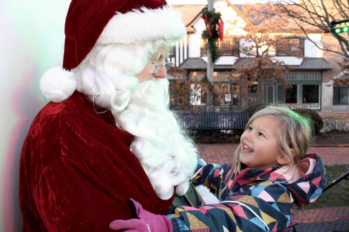 Lake Forest crowds enjoy annual Tree Lighting Celebration