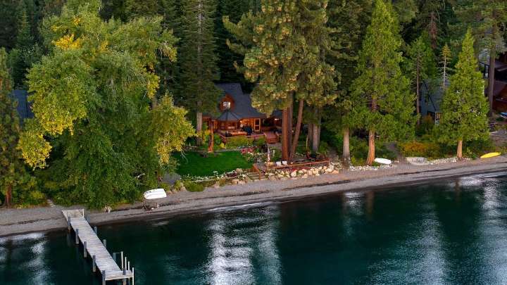 10 Cozy Lake Tahoe Airbnbs for a Quintessential Mountain Experience