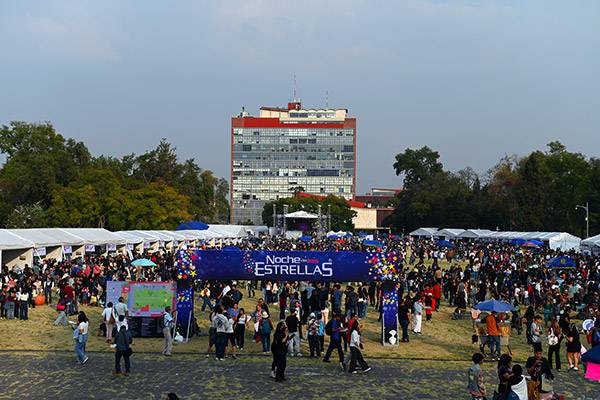 Rompe récord de asistencia la Noche de las Estrellas en CU
