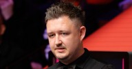 Kyren Wilson overcomes cue nightmare and you can have his old one