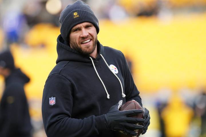 Steelers LB TJ Watt has surgery to repair a partially collapsed lung caused by a dry