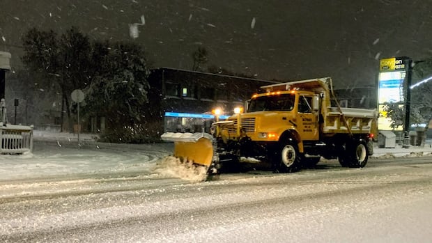 Winnipeg plowing operations underway as snowfall blankets city