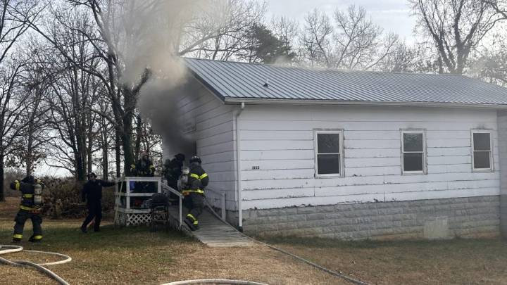 Knoxville firefighters respond to fire at small church
