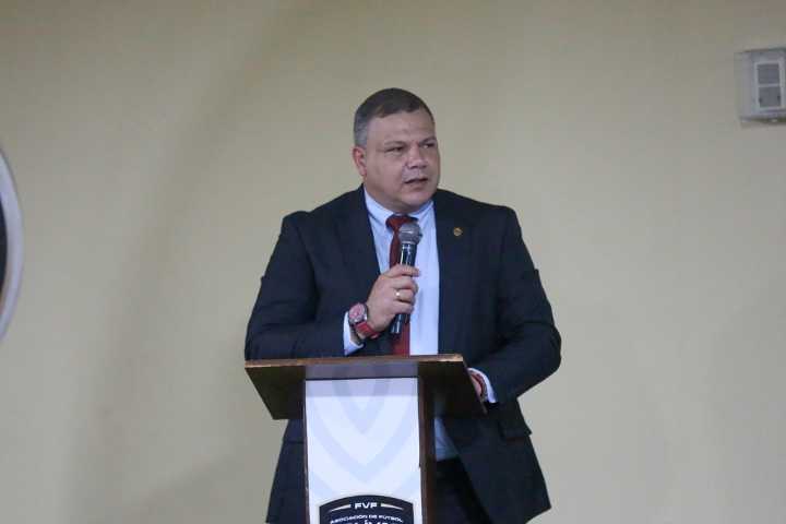 Pedro Barros juramentado como presidente de AFEB para el período 2025