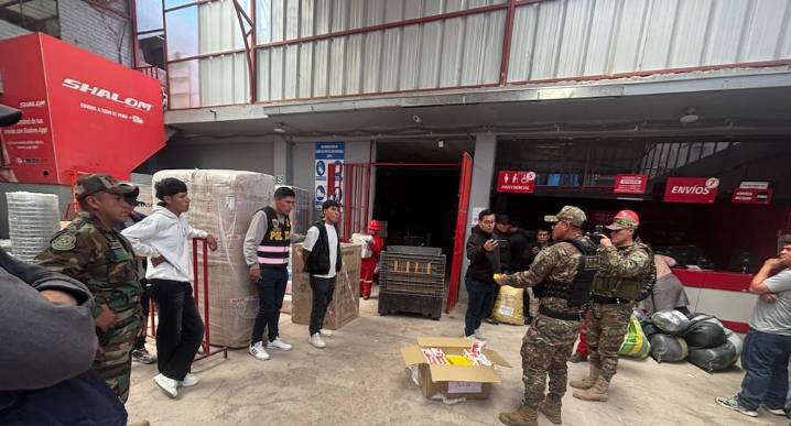 Puno: Detienen a dos presuntos narcotraficantes y decomisan droga enviada como encomienda