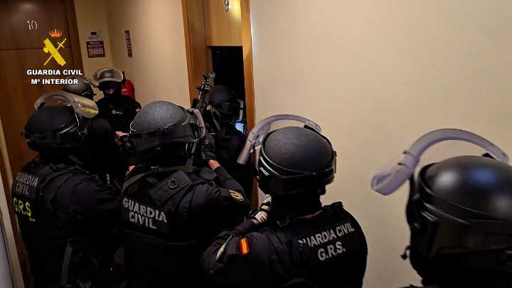 Cae una red de tráfico de armas y cocaína que operaba desde Sevilla, Madrid y Tenerife