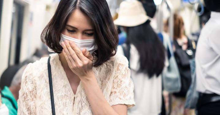Brits urged to consider wearing face masks after horror superflu outbreak hits UK