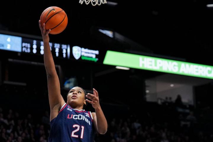 Deadspin | Sarah Strong, No. 1 UConn rip through South Florida