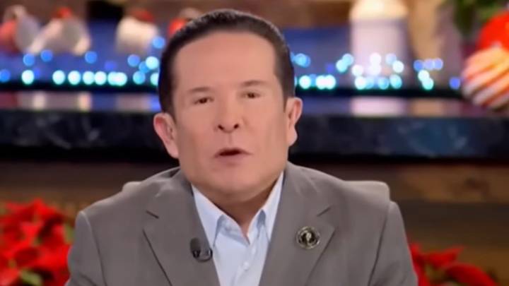 "Le daban infartos a cada rato": Gustavo Adolfo Infante interrumpe su programa para informar una muerte en vivo