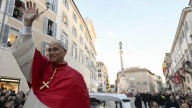 El papa pide paz, reconciliación y educación en la no violencia ante la Virgen de la Inmaculada