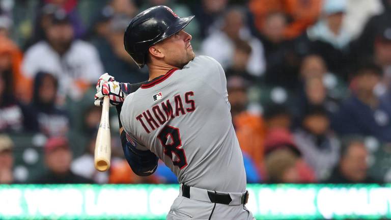 Reales acuerdan por una campaña con el OF Lane Thomas