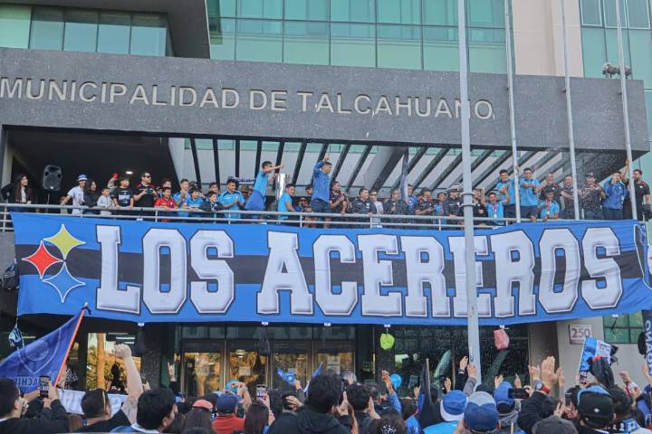 “¡El único campeón del sur!”: Huachipato festejó su primera Copa Chile en la Municipalidad de Talcahuano