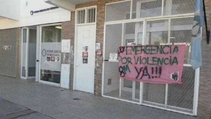 Entró por la fuerza a la casa de su ex, la amenazó con un cuchillo y la abusó en Rincón de los Sauces