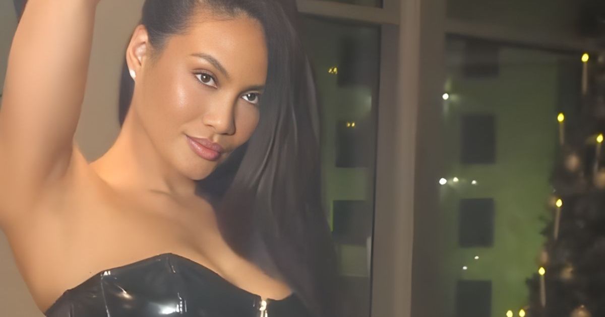 50 Cent's Ex Wows Fans While Posing in Thongs