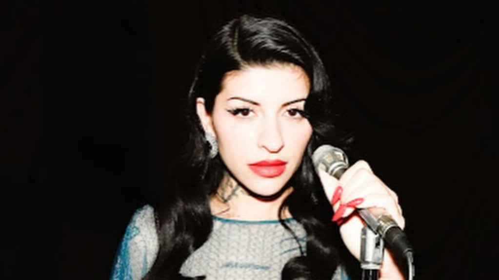 Cazzu frenó un show en Chile por los cantos en contra de Christian Nodal: “No me hagan quedar mal”