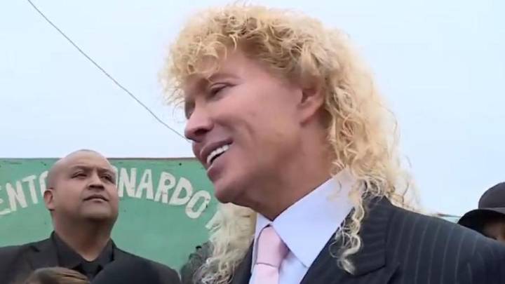 Los millonarios regalos que Farkas dio a familias en inauguración de casas que se construyeron con venta de su mansión