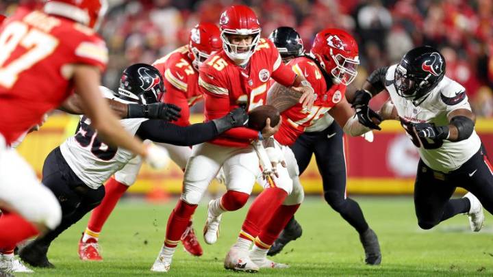 Kansas City Chiefs’ playoff chances get slimmer after losing to Houston Texans