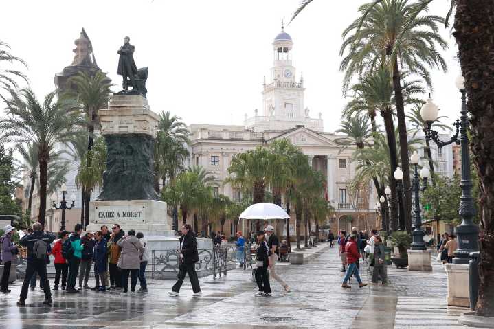 Este sábado, aviso naranja por lluvia en Cádiz y amarillo en Málaga con viento y oleaje