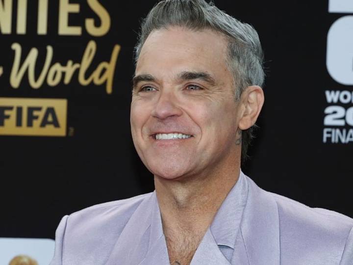 Difícil performance. El incómodo momento de Robbie Williams durante el sorteo del Mundial 2026