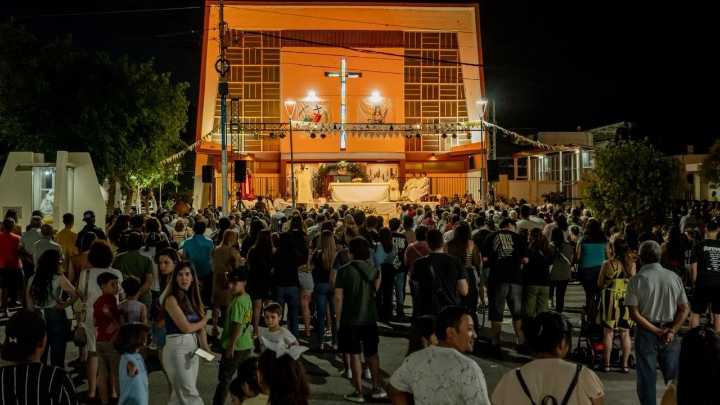 Fiesta de Santa Bárbara: la primera noche convocó a cientos de fieles