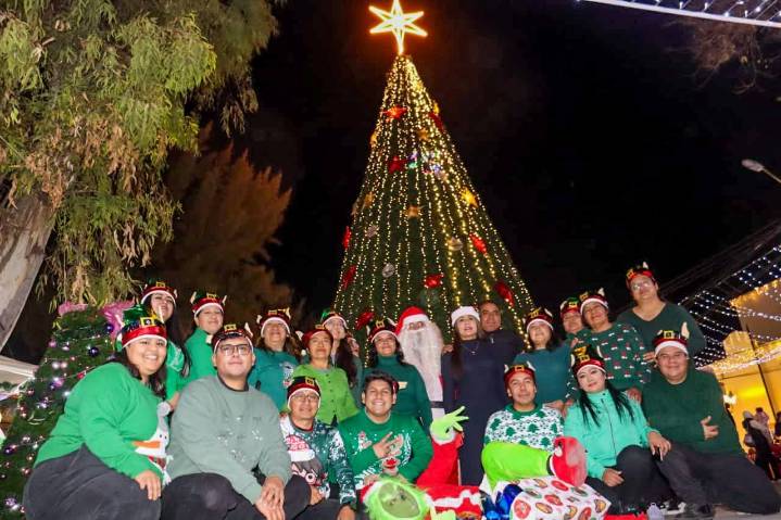 Tonanitla da inicio a la Navidad con el encendido de su árbol monumental