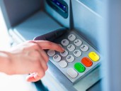 ¿Cómo detectar trampas en cajeros automáticos? Así puedes proteger tu tarjeta