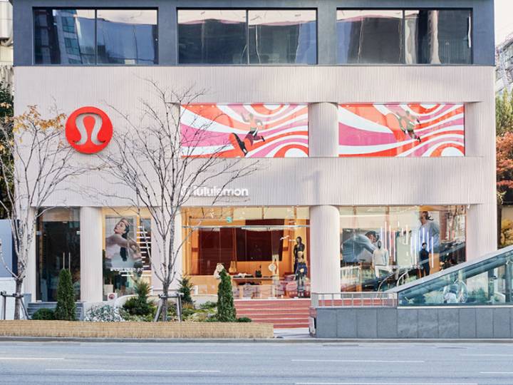 Lululemon Shares Rally After Hours as CEO Plans Exit. Does the Market Expect a Strategy Shift?