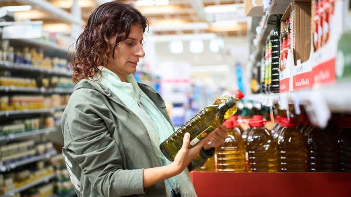 How to shop smarter with a grocery budget