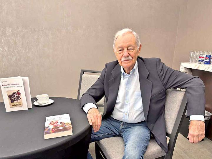 ‘Escribir es como escalar una montaña’: Eduardo Mendoza